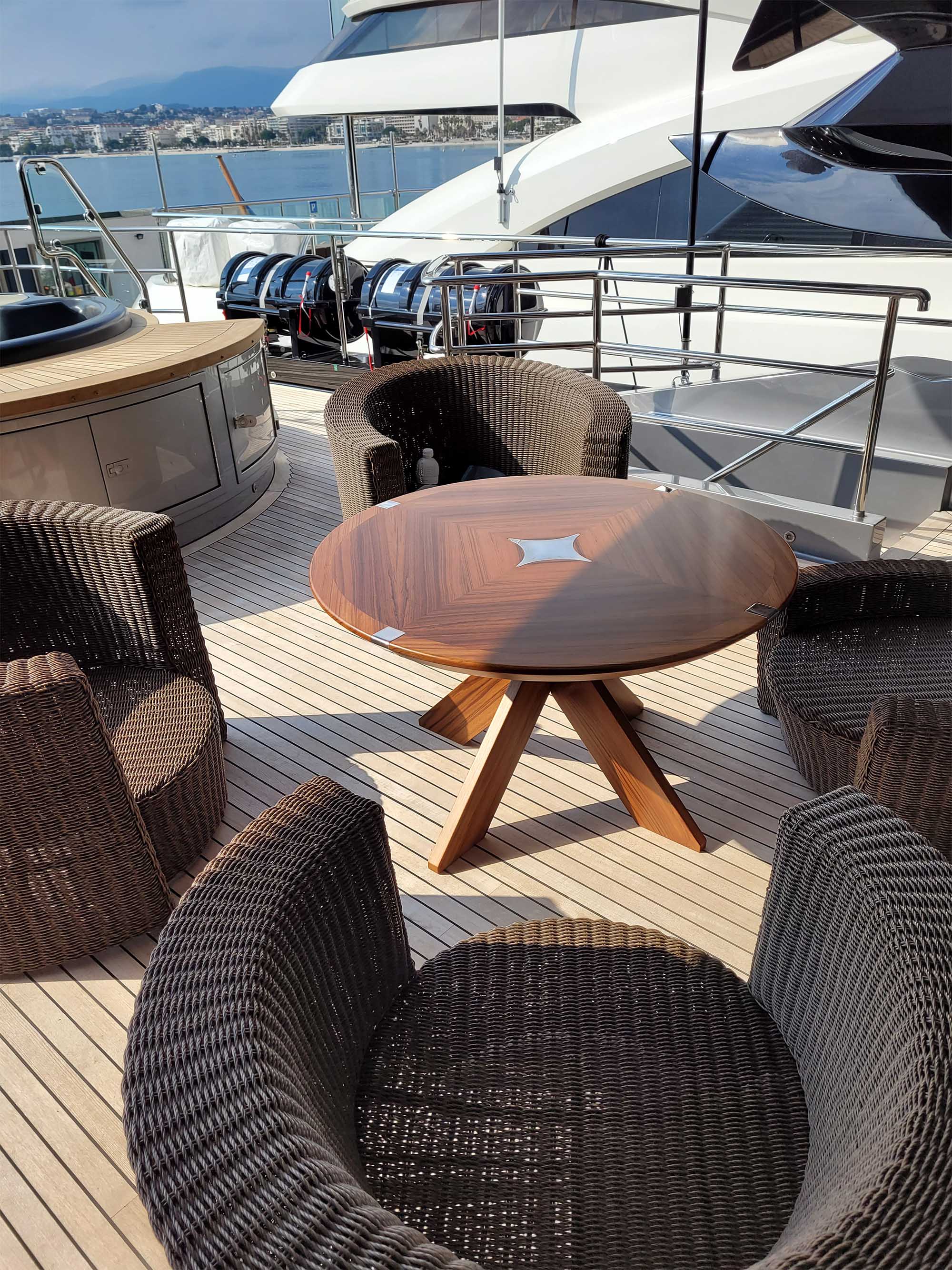 ebeniste La Roquette-sur-Siagne-ebenisterie marine Cannes-menuisier ebeniste Mandelieu-la-Napoule-mobilier de bateau Cannes-charpentier naval Antibes