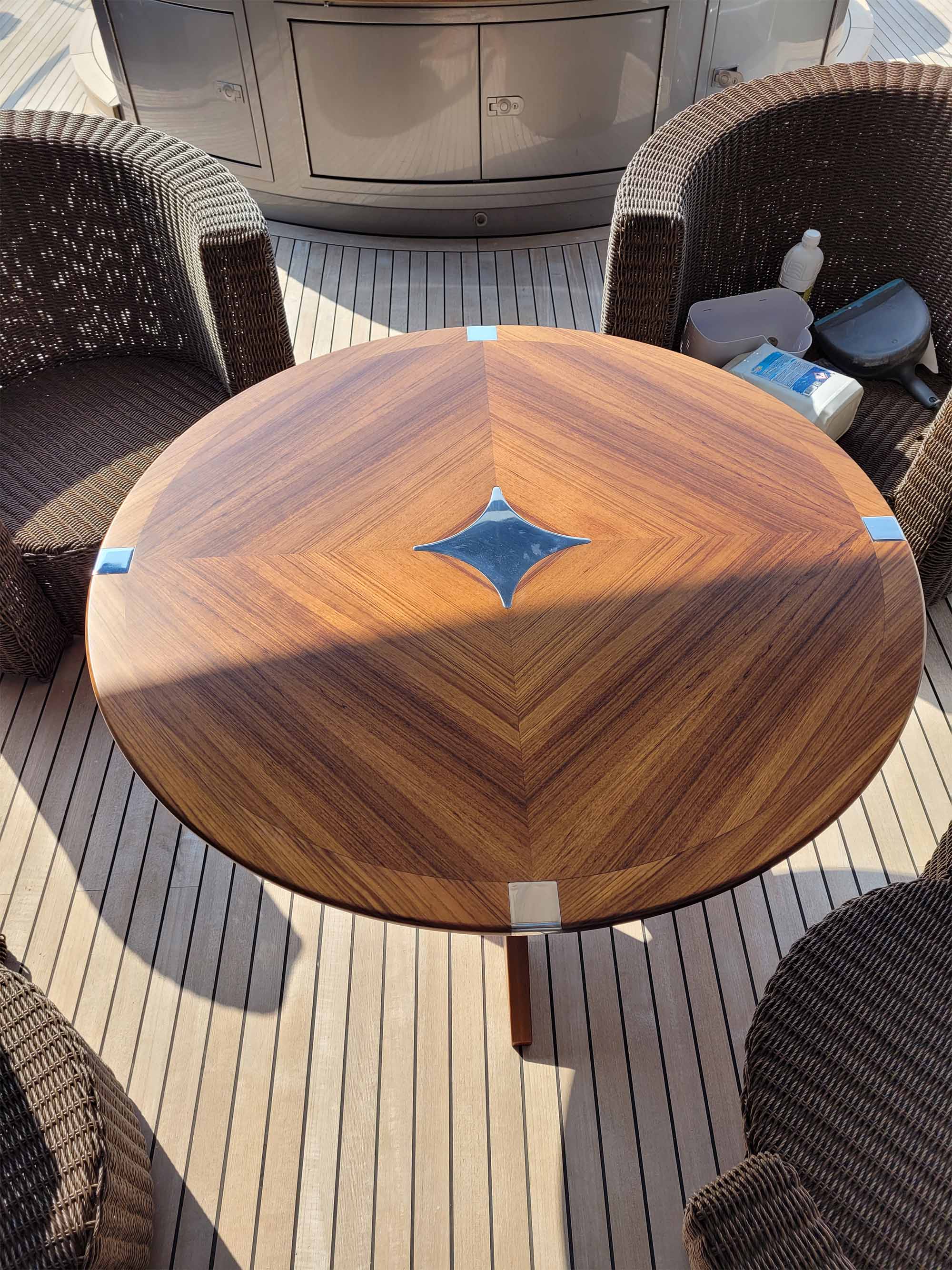 ebeniste La Roquette-sur-Siagne-ebenisterie marine Cannes-menuisier ebeniste Mandelieu-la-Napoule-mobilier de bateau Cannes-charpentier naval Antibes