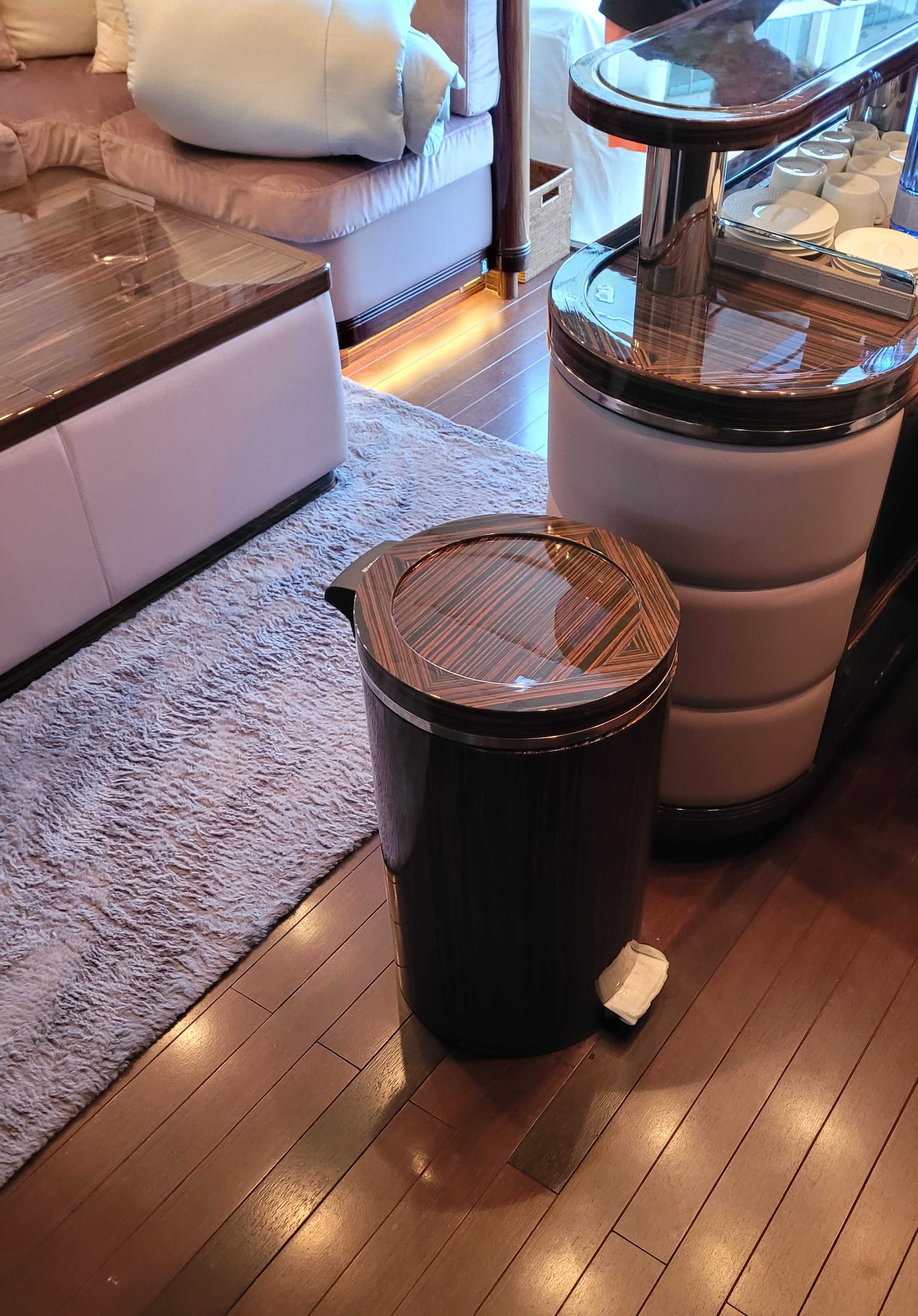 ebeniste La Roquette-sur-Siagne-ebenisterie marine Cannes-menuisier ebeniste Mandelieu-la-Napoule-mobilier de bateau Cannes-charpentier naval Antibes